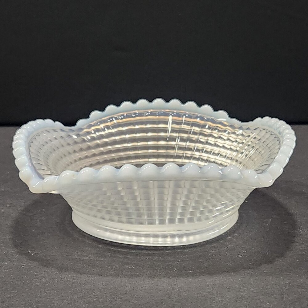 Flint Ribbed Spiral White Opalescent Glass Dish